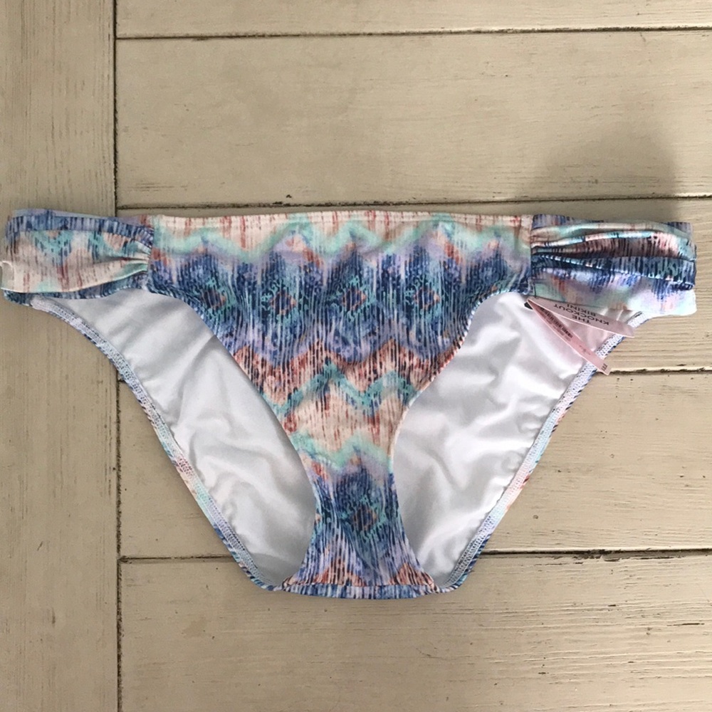 NWT Victoria’s Secret bikini bottoms, size M
